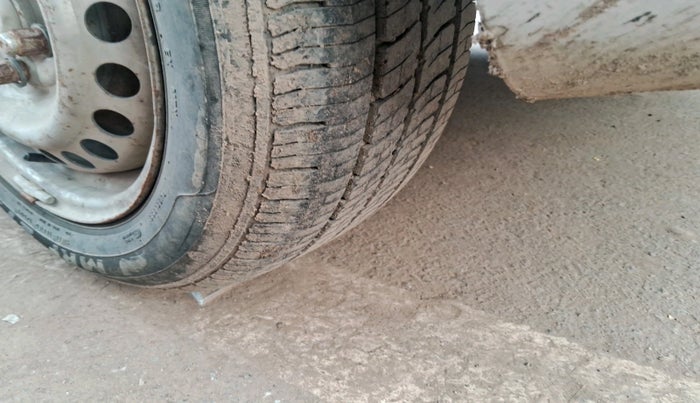 2014 Honda Amaze 1.5L I-DTEC E, Diesel, Manual, 1,86,401 km, tyre