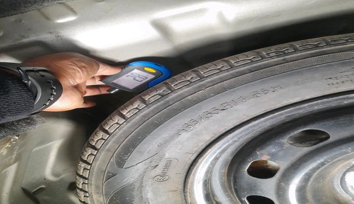 2016 Mahindra Kuv100 K4 6 STR, Petrol, Manual, 2,55,167 km, tyre