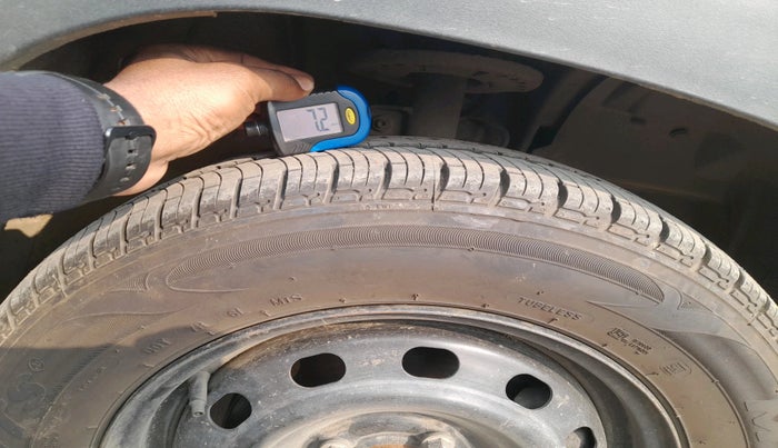 2016 Mahindra Kuv100 K4 6 STR, Petrol, Manual, 2,55,167 km, tyre