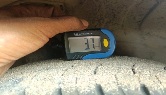 2013 Chevrolet Sail UVA 1.2 LS, Petrol, Manual, 96,335 km, tyre