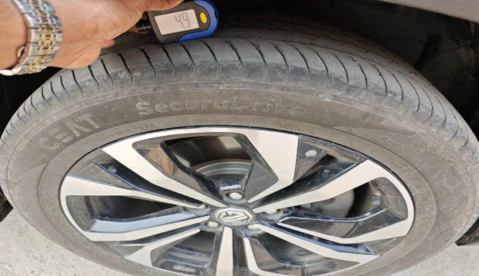 2025 MG HECTOR PLUS SHARP PRO 1.5 PETROL TURBO CVT 7 STR, Petrol, Automatic, 14,646 km, tyre