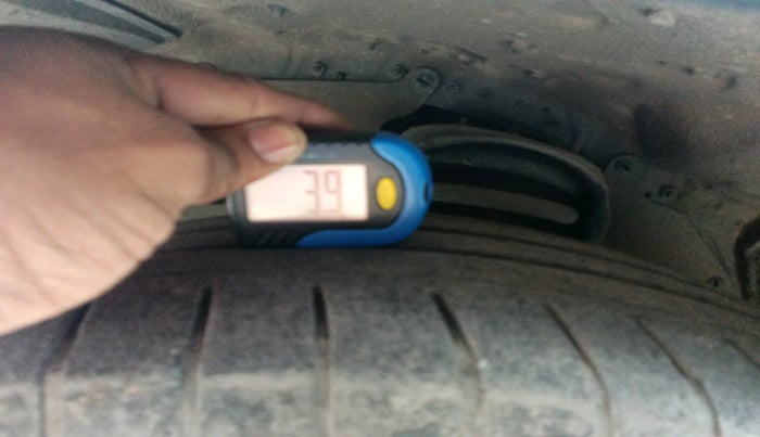 2017 Toyota Innova Crysta 2.8 ZX AT 7 STR, Diesel, Automatic, 1,03,814 km, tyre