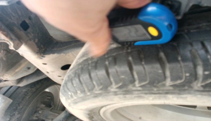 2017 Toyota Innova Crysta 2.8 ZX AT 7 STR, Diesel, Automatic, 1,03,814 km, tyre