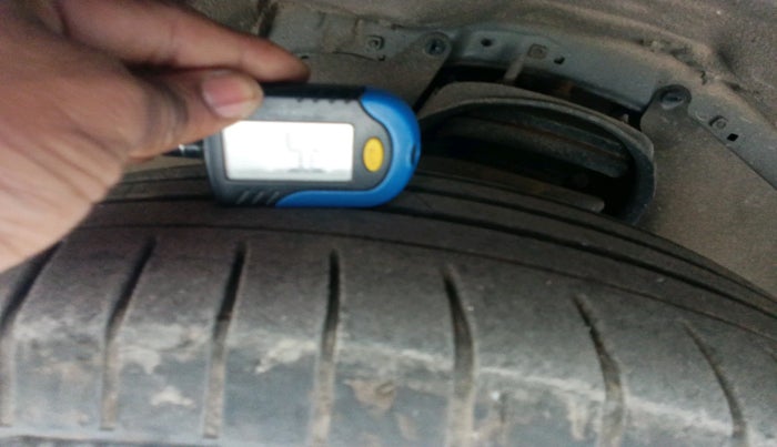 2017 Toyota Innova Crysta 2.8 ZX AT 7 STR, Diesel, Automatic, 1,03,814 km, tyre