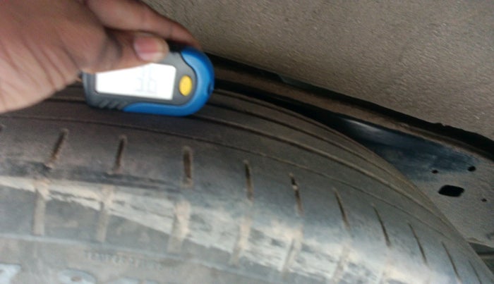 2017 Toyota Innova Crysta 2.8 ZX AT 7 STR, Diesel, Automatic, 1,03,814 km, tyre