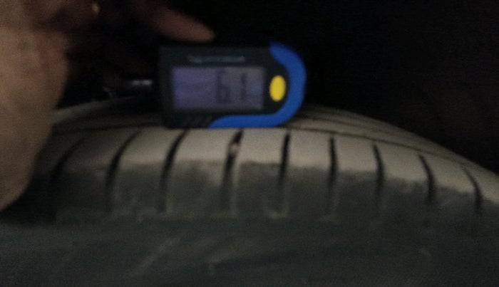 2015 Maruti Ciaz VXI, Petrol, Manual, 2,29,129 km, tyre