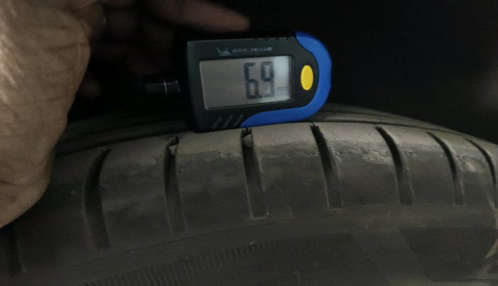 2015 Maruti Ciaz VXI, Petrol, Manual, 2,29,129 km, tyre