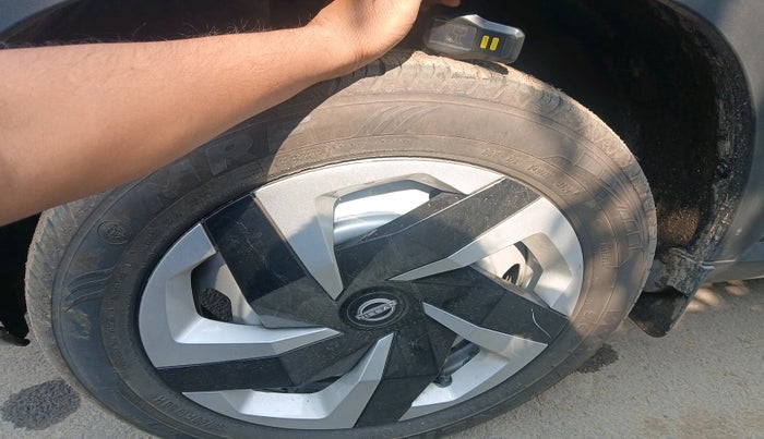 2025 Nissan MAGNITE Visia Plus B4D 1.0 Petrol MT, Petrol, Manual, 3,859 km, tyre