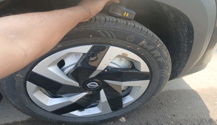 2025 Nissan MAGNITE Visia Plus B4D 1.0 Petrol MT, Petrol, Manual, 3,859 km, tyre