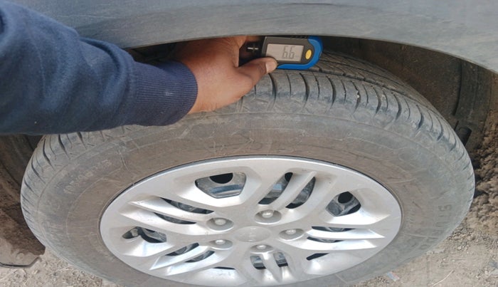 2022 KIA CARENS PRESTIGE 1.5 PETROL 7 STR, Petrol, Manual, 87,499 km, tyre