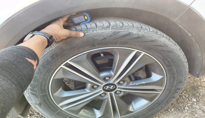 2017 Hyundai Creta SX PLUS AT 1.6 DIESEL, Diesel, Automatic, 1,79,824 km, tyre