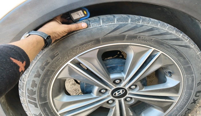 2017 Hyundai Creta SX PLUS AT 1.6 DIESEL, Diesel, Automatic, 1,79,824 km, tyre