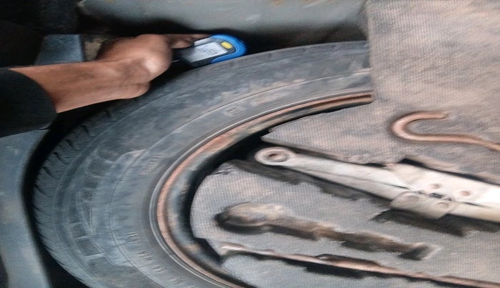 2017 Honda WR-V 1.5L I-DTEC VX MT, Diesel, Manual, 74,597 km, tyre