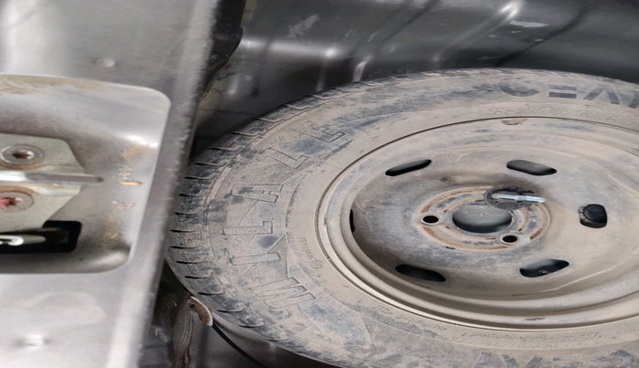 2017 Renault Kwid RXT 1.0 (O), Petrol, Manual, 75,304 km, tyre