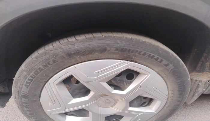 2024 Tata NEXON SMART+ 1.2 PETROL, Petrol, Manual, 18,322 km, tyre