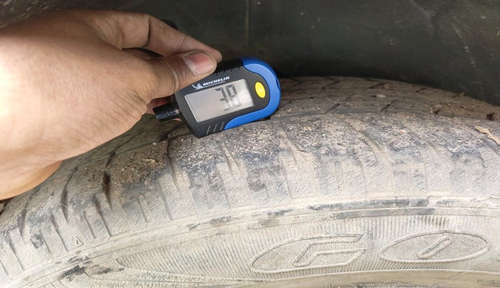 2012 Mahindra XUV500 W6, Diesel, Manual, 1,42,058 km, tyre