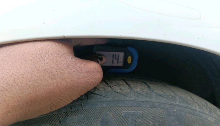 2015 Hyundai Eon D-LITE+, CNG, Manual, 67,910 km, tyre