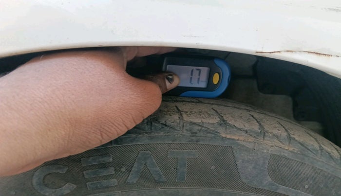 2015 Hyundai Eon D-LITE+, CNG, Manual, 67,910 km, tyre