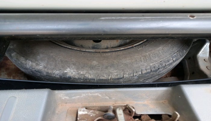 2013 Maruti Alto 800 LX CNG, Petrol, Manual, 1,08,369 km, tyre