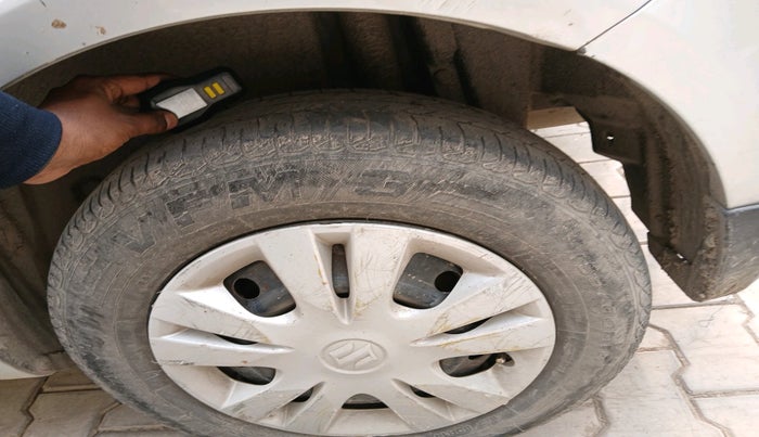 2013 Maruti Swift Dzire VXI, Petrol, Manual, 83,672 km, tyre