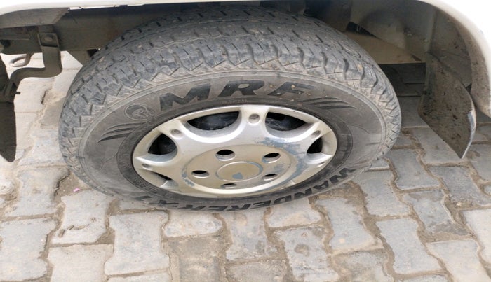 2014 Mahindra Bolero ZLX BS-III, Diesel, Manual, 1,14,543 km, tyre