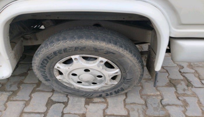 2014 Mahindra Bolero ZLX BS-III, Diesel, Manual, 1,14,543 km, tyre