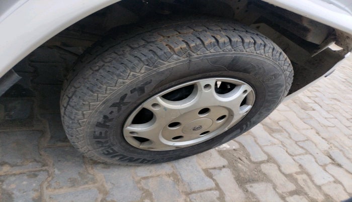 2014 Mahindra Bolero ZLX BS-III, Diesel, Manual, 1,14,543 km, tyre