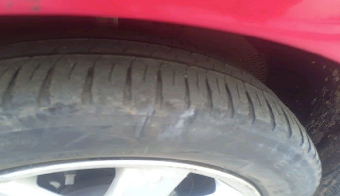 2011 Volkswagen Vento HIGHLINE 1.6 MPI, Petrol, Manual, 75,100 km, tyre