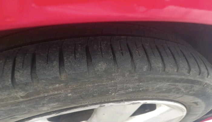 2011 Volkswagen Vento HIGHLINE 1.6 MPI, Petrol, Manual, 75,100 km, tyre