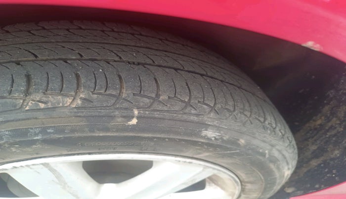 2011 Volkswagen Vento HIGHLINE 1.6 MPI, Petrol, Manual, 75,100 km, tyre