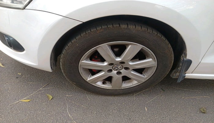 2011 Volkswagen Vento HIGHLINE 1.6 MPI, Petrol, Manual, 55,867 km, tyre