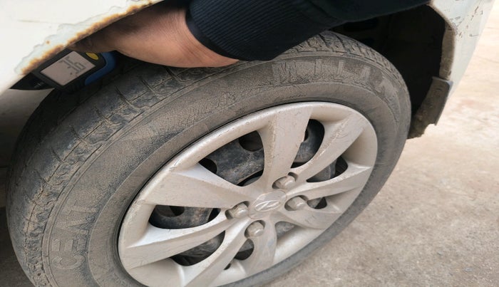 2011 Hyundai Eon MAGNA +, Petrol, Manual, 64,769 km, tyre