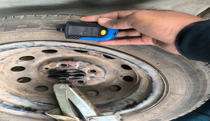 2011 Hyundai Eon MAGNA +, Petrol, Manual, 64,769 km, tyre