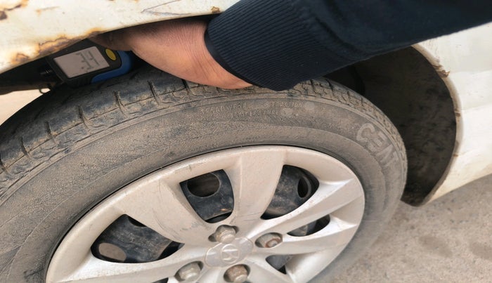 2011 Hyundai Eon MAGNA +, Petrol, Manual, 64,769 km, tyre