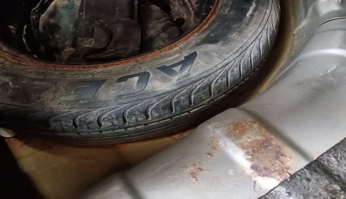 2013 Hyundai i20 MAGNA (O) 1.2, Petrol, Manual, 1,24,642 km, tyre