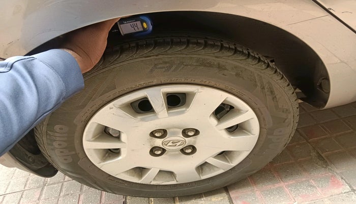 2013 Hyundai i20 MAGNA (O) 1.2, Petrol, Manual, 1,24,642 km, tyre