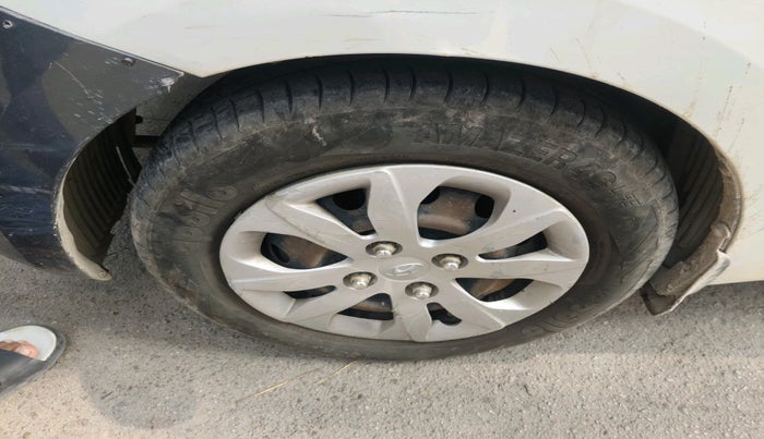 2017 Hyundai Eon MAGNA +, Petrol, Manual, 95,000 km, tyre