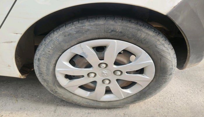 2017 Hyundai Eon MAGNA +, Petrol, Manual, 95,000 km, tyre