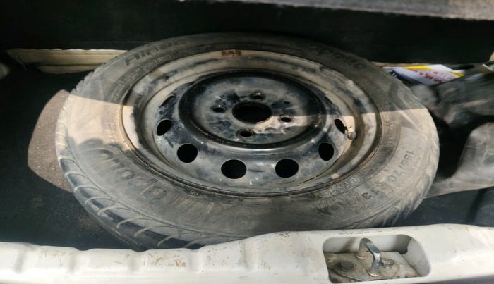 2017 Hyundai Eon MAGNA +, Petrol, Manual, 95,000 km, tyre