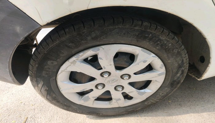 2017 Hyundai Eon MAGNA +, Petrol, Manual, 95,000 km, tyre