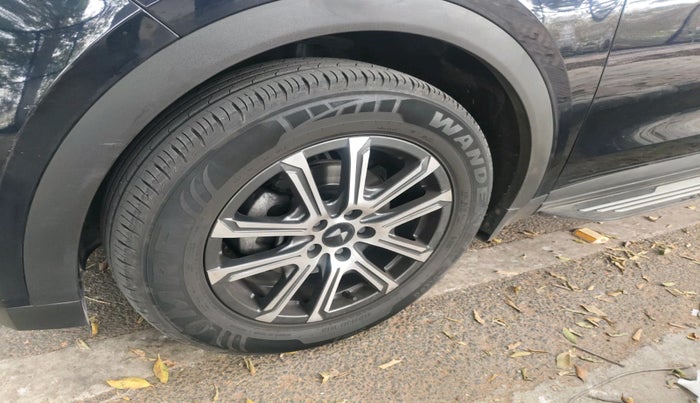 2024 Mahindra XUV700 AX 7 LUXURY P AT 7 STR, Petrol, Automatic, 17,013 km, tyre