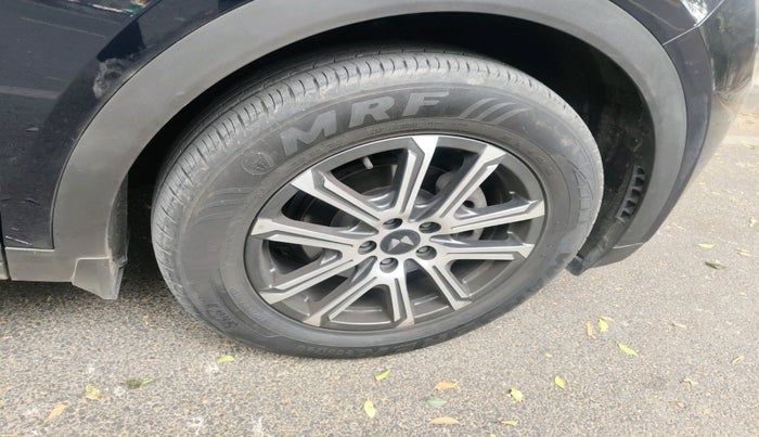 2024 Mahindra XUV700 AX 7 LUXURY P AT 7 STR, Petrol, Automatic, 17,013 km, tyre