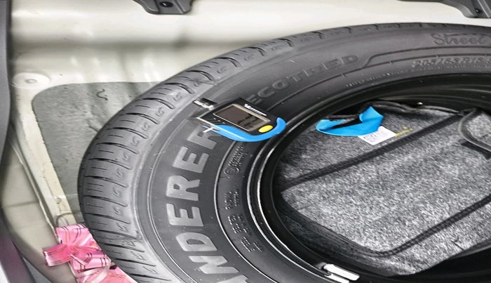 2025 Hyundai Creta E 1.5 PETROL, Petrol, Manual, 4,279 km, tyre