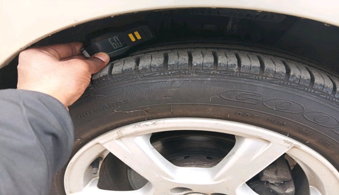 2012 Volkswagen Vento HIGHLINE PETROL AT, Petrol, Automatic, 80,530 km, tyre