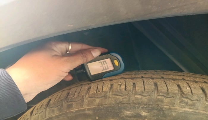 2017 Renault Kwid CLIMBER 1.0 AMT, Petrol, Automatic, 58,449 km, tyre