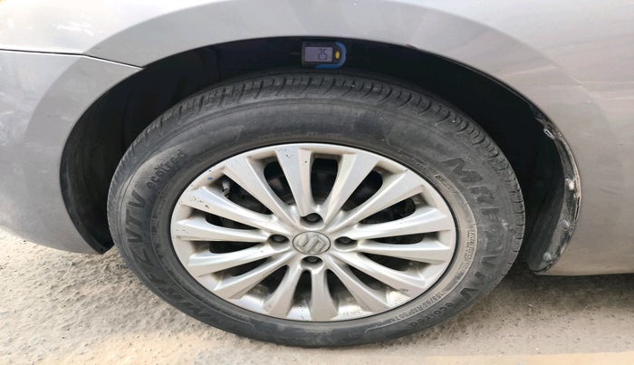 2016 Maruti Ciaz ZXI, Petrol, Manual, 2,03,031 km, tyre