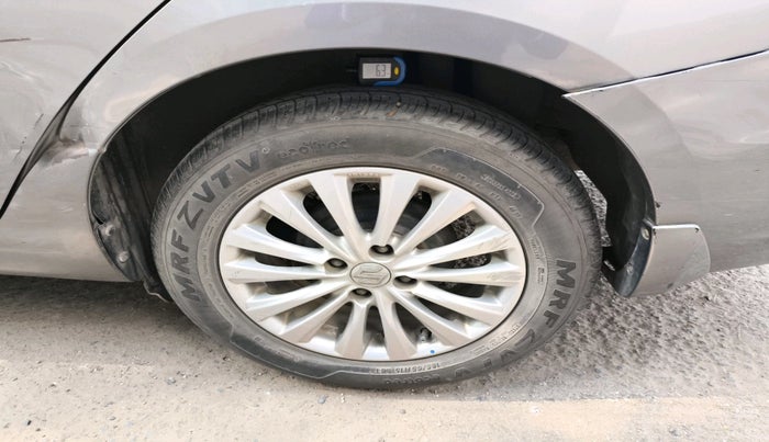 2016 Maruti Ciaz ZXI, Petrol, Manual, 2,03,031 km, tyre