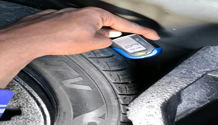 2016 Maruti Ciaz ZXI, Petrol, Manual, 2,03,031 km, tyre