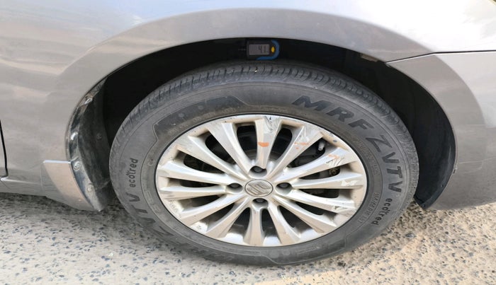 2016 Maruti Ciaz ZXI, Petrol, Manual, 2,03,031 km, tyre