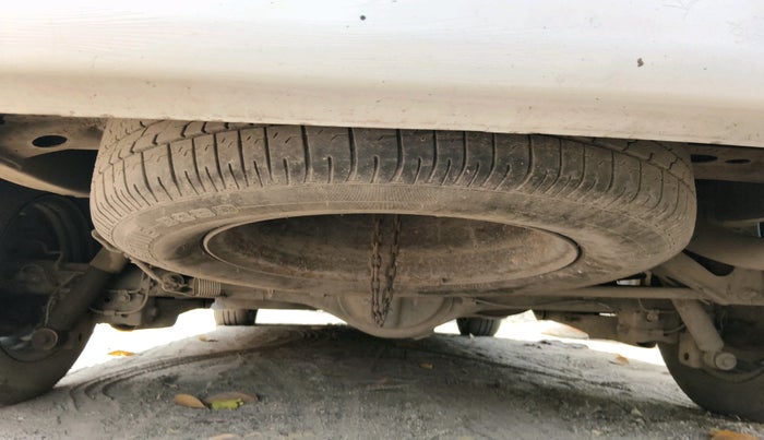 2015 Toyota Innova 2.5 GX 7 STR, Diesel, Manual, 1,82,347 km, tyre